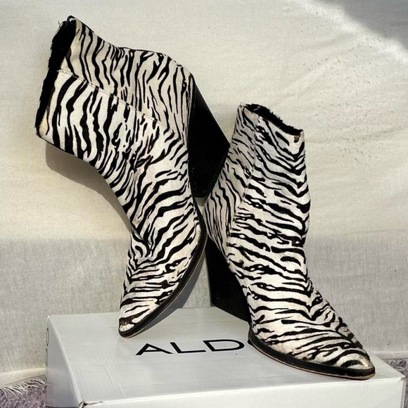 Dolce Vita Issa zebra print calf hair ankle boots - Picture 2 of 7